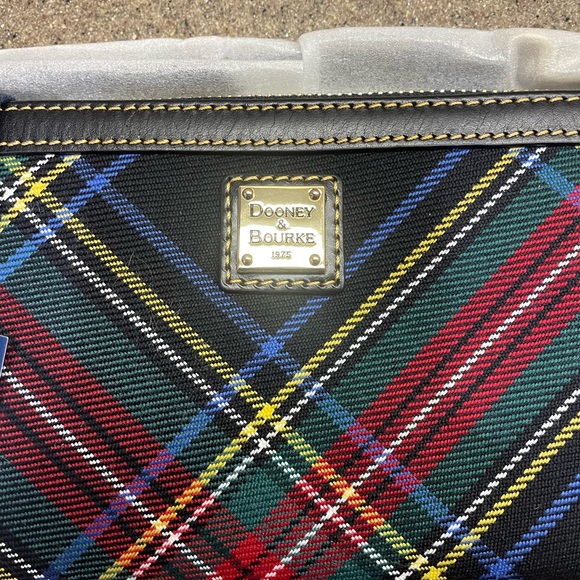🆕 Dooney & Bourke Black Tartan Large Slim Wristlet - Picture 5 of 7